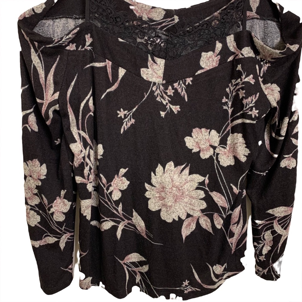 Maurice’s Flower print, cold shoulder blouse-XL